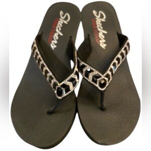 Skechers Woman Chevron Pattern Sandals Size 8